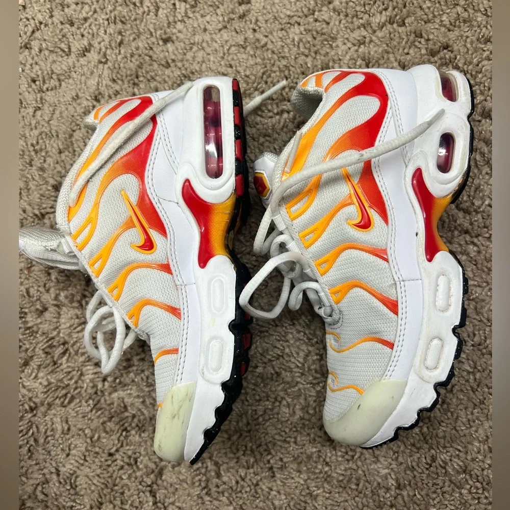 Nike Air Max Plus Sunburn Youth Sz 1Y Sneaker Shoe FN3858-100 - Picture 1 of 6